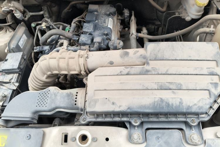 Used Wuling Rongguang V 2019 1.5L Practical Model China VI LAR Engine Bay