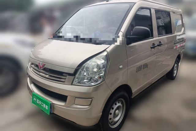 Używany Wuling Rongguang V 1.2-liter manual 5-seater
