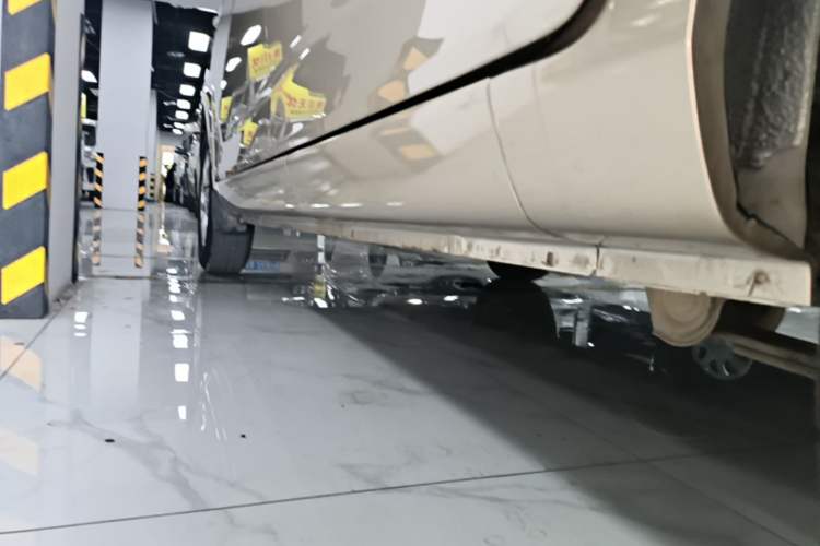 Used Wuling Rongguang V 2019 1.5L Standard Version China VI LAR Left Side Sill