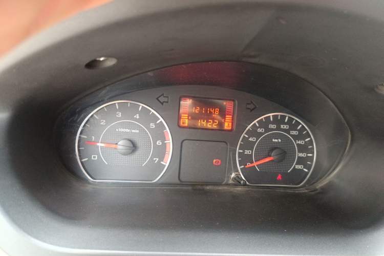 Used Wuling Rongguang V 2019 1.5L Practical Model China VI LAR Odometer Close Up