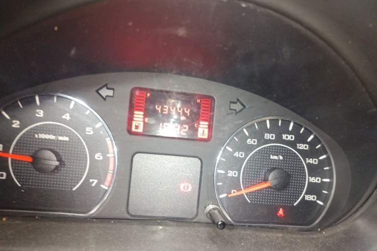 Used Wuling Rongguang V 2019 1.5L Window-Sealed Utility Model China VI LAR Odometer Close Up