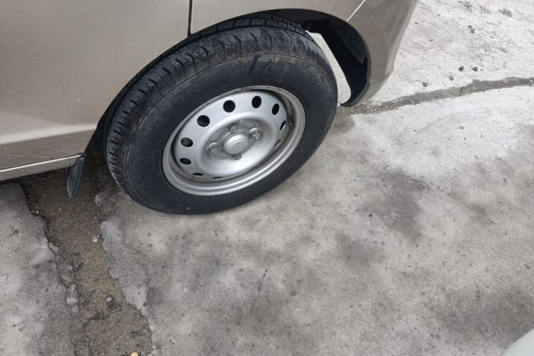 Used Wuling Rongguang V  Right Front Wheel Hub