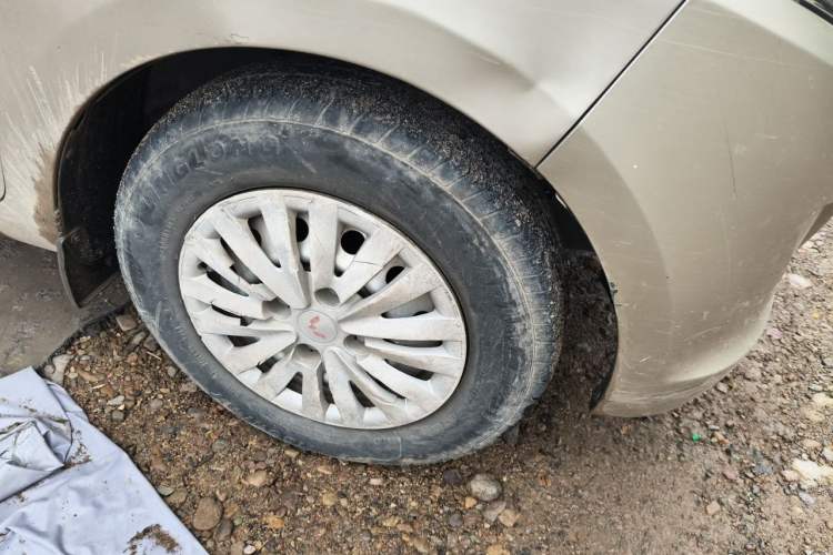 Used Wuling Rongguang V 2019 1.5L Practical Model China VI LAR Right Front Wheel Hub