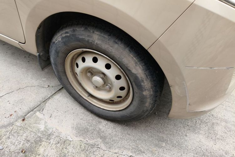 Used Wuling Rongguang V 2019 1.5L Practical Model China VI LAR Right Front Wheel Hub