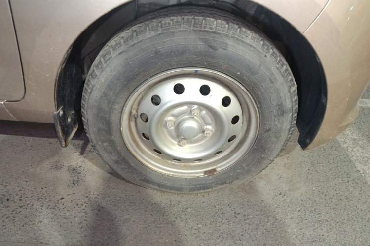 Used Wuling Rongguang V 2019 1.5L Window-Sealed Utility Model China VI LAR Right Front Wheel Hub