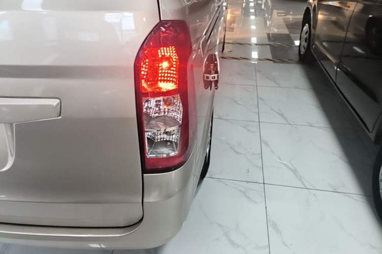 Used Wuling Rongguang V 2019 1.5L Standard Version China VI LAR Right Rear Taillight
