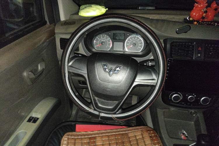 Used Wuling Rongguang V 2019 1.5L Practical Model China VI LAR Steering Wheel