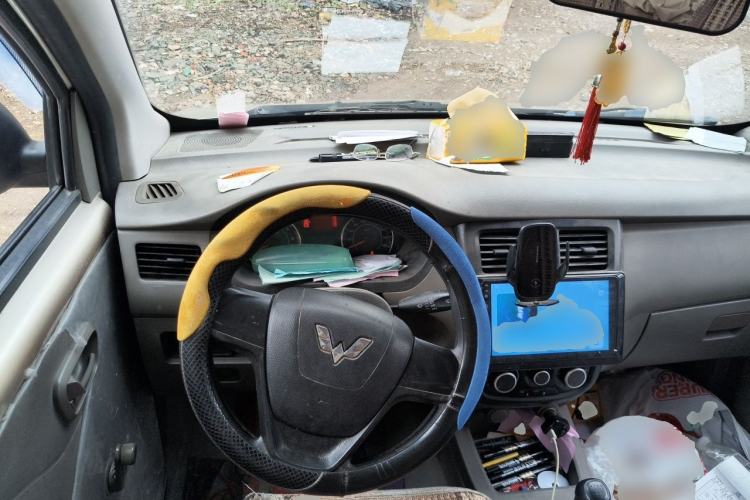 Used Wuling Rongguang V 2019 1.5L Practical Model China VI LAR Steering Wheel