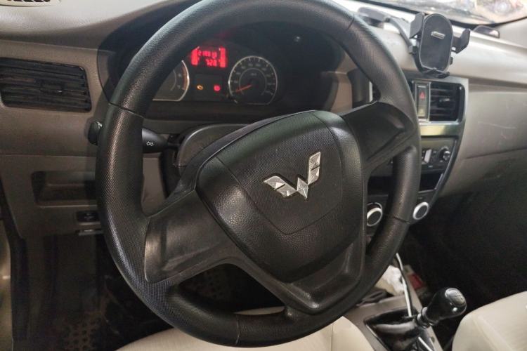 Used Wuling Rongguang V 2019 1.5L Practical Model China VI LAR Steering Wheel