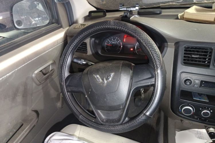 Used Wuling Rongguang V 2019 1.5L Window-Sealed Utility Model China VI LAR Steering Wheel
