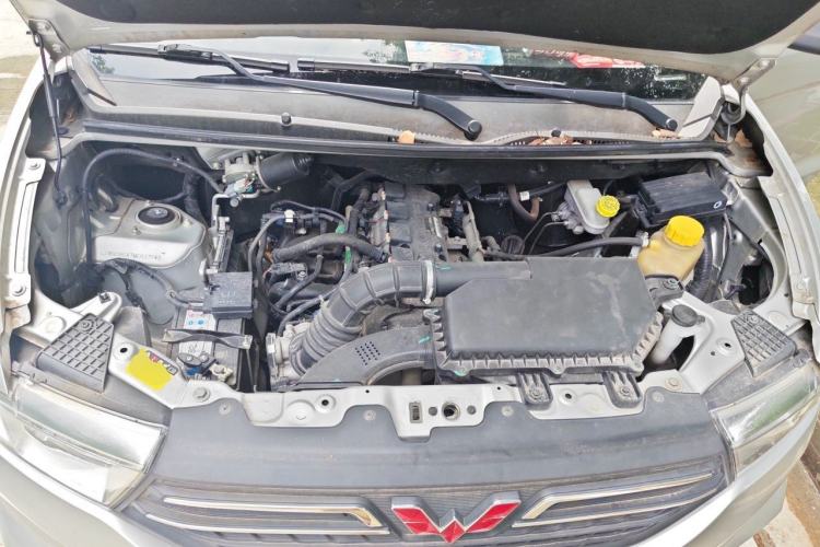 Used Wuling Rongguang V  Engine Bay