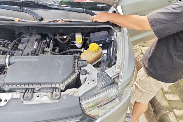 Used Wuling Rongguang V  Engine Bay Left