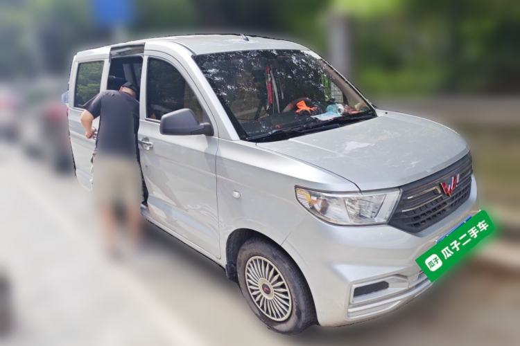 Used Wuling Rongguang V  Front Right 45 Deg