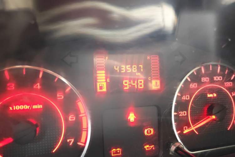 Used Wuling Rongguang V  Odometer Close Up