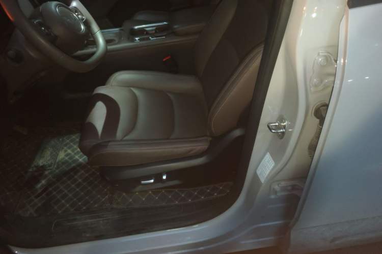 Used Wuling Starlight 560 2026 1.5T CVT Elite Edition Left Front Seat