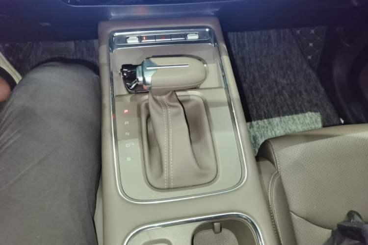 Used Wuling Starlight 560 2026 1.5T CVT Elite Edition Gear Lever