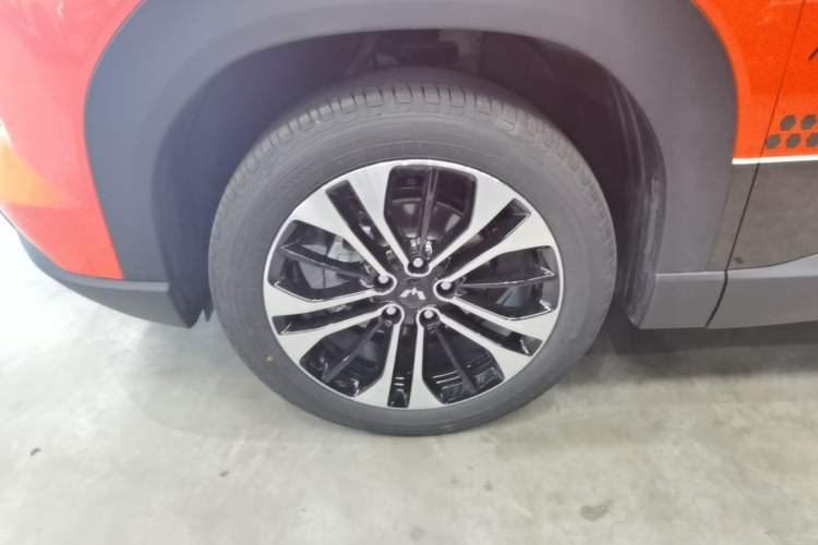 Used Wuling Starlight 560 2026 1.5T CVT Elite Edition Left Front Wheel Hub