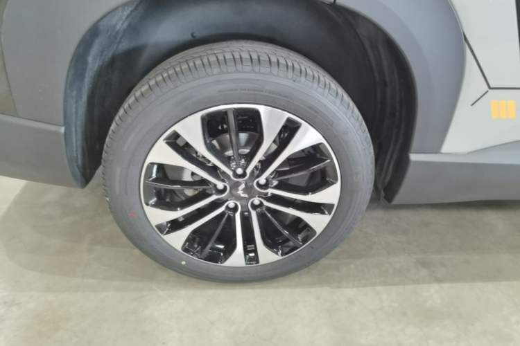 Used Wuling Starlight 560 2026 1.5T CVT Elite Edition Right Rear Wheel Hub