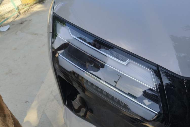 Used Wuling Starlight 560 2026 1.5T CVT Elite Edition Right Front Headlight