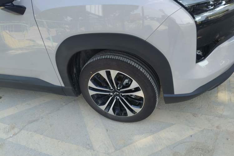 Used Wuling Starlight 560 2026 1.5T CVT Elite Edition Right Front Wheel Hub