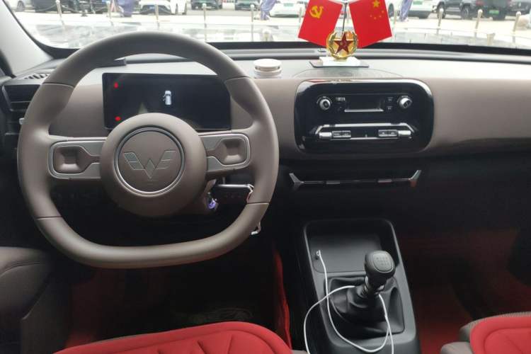 Used Wuling Starlight 560 2026 1.5T 6MT Comfort Edition Center Console
