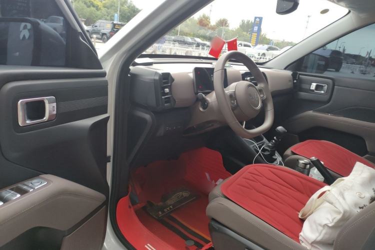 Used Wuling Starlight 560 2026 1.5T 6MT Comfort Edition Driver Seat
