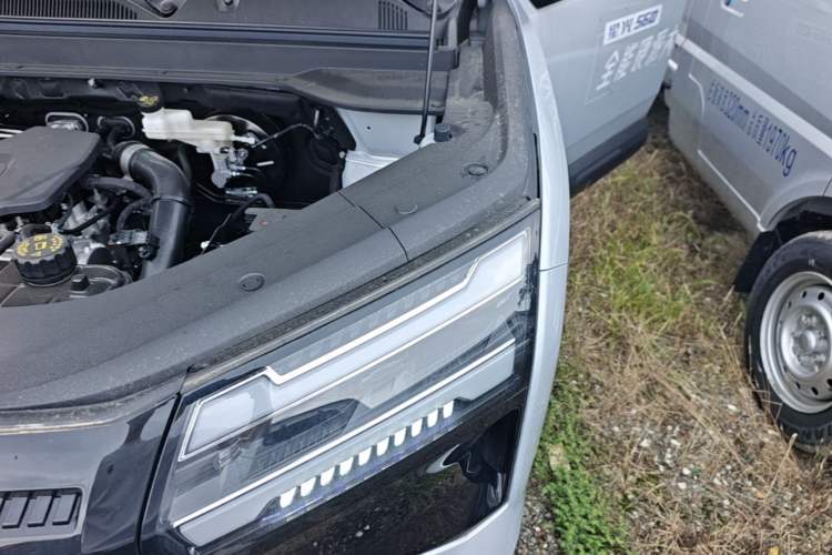 Used Wuling Starlight 560 2026 1.5T CVT Elite Edition Engine Bay Left