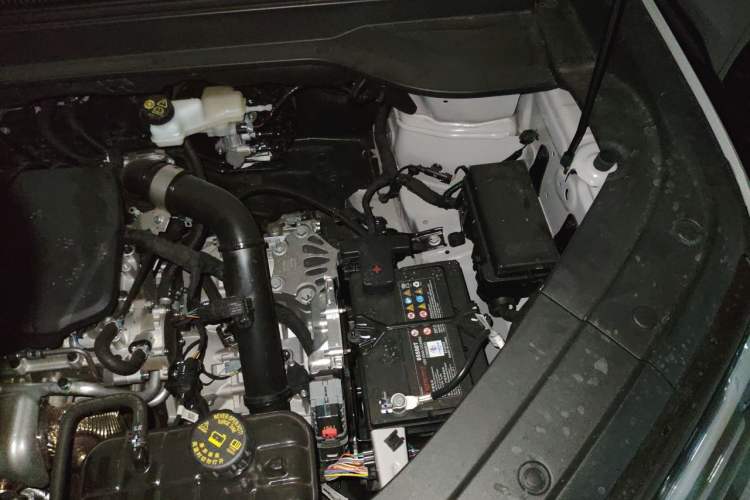 Used Wuling Starlight 560 2026 1.5T CVT Elite Edition Engine Bay Left
