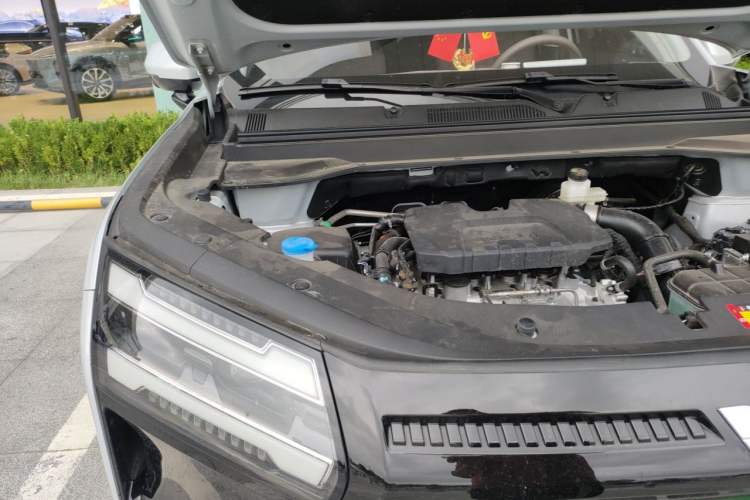 Used Wuling Starlight 560 2026 1.5T 6MT Comfort Edition Engine Bay Right