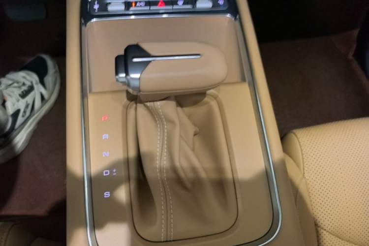 Used Wuling Starlight 560 2026 1.5T CVT Elite Edition Gear Lever