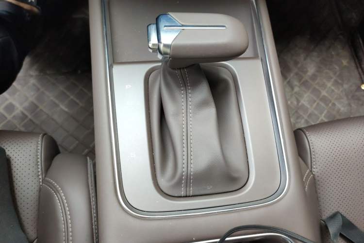 Used Wuling Starlight 560 2026 1.5T CVT Elite Edition Gear Lever