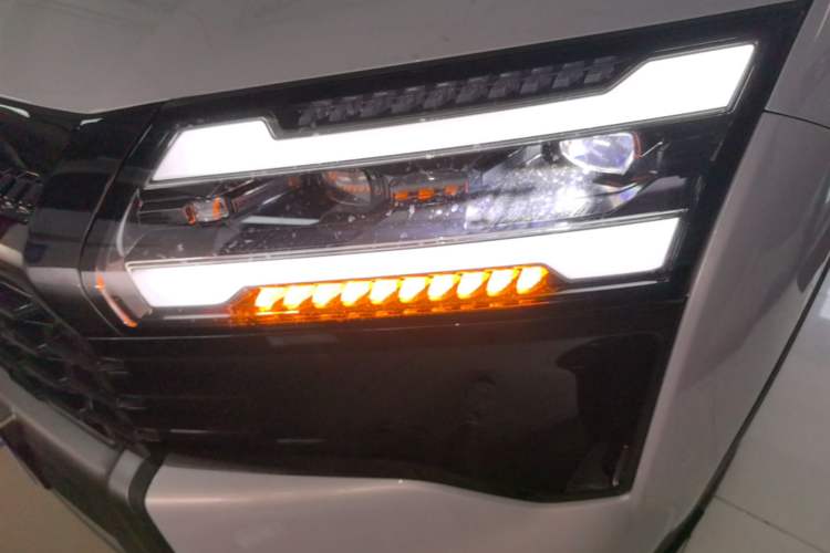 Used Wuling Starlight 560 2026 1.5T CVT Elite Edition Left Front Headlight