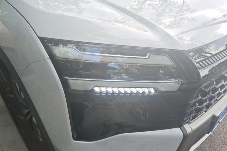 Used Wuling Starlight 560 2026 1.5T CVT Elite Edition Right Front Headlight