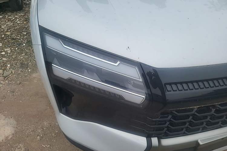 Used Wuling Starlight 560 2026 1.5T CVT Elite Edition Right Front Headlight