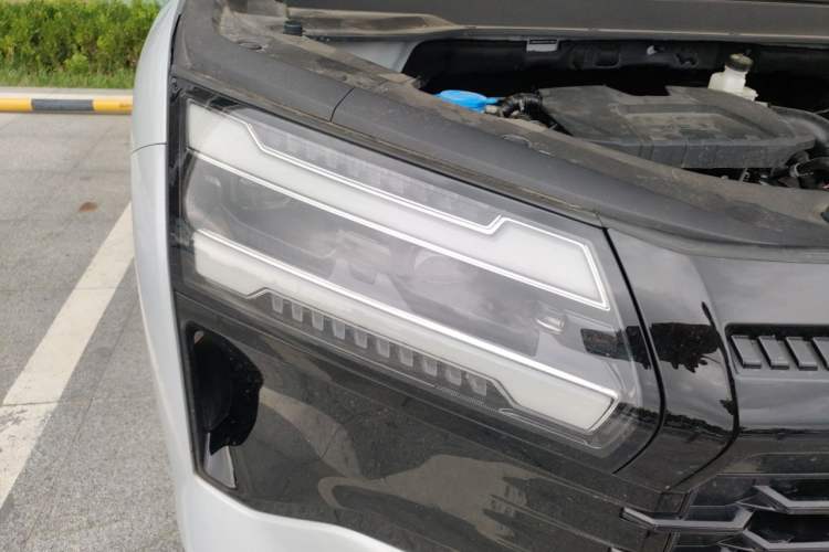 Used Wuling Starlight 560 2026 1.5T 6MT Comfort Edition Right Front Headlight