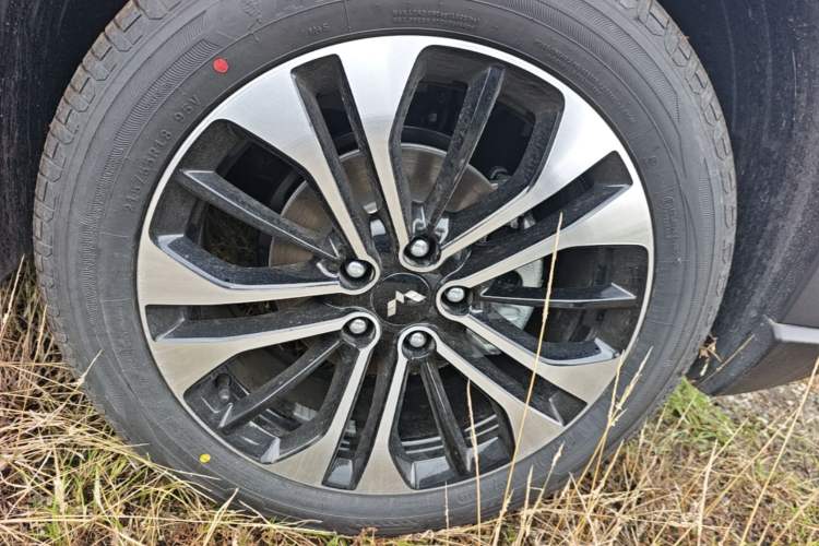 Used Wuling Starlight 560 2026 1.5T CVT Elite Edition Right Front Wheel Hub