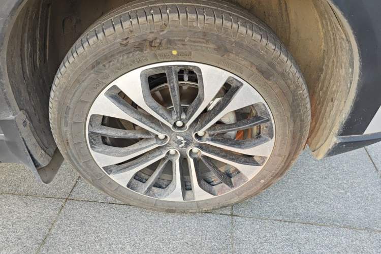 Used Wuling Starlight 560 2026 1.5T CVT Elite Edition Right Front Wheel Hub
