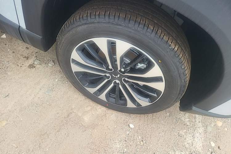 Used Wuling Starlight 560 2026 1.5T CVT Elite Edition Right Front Wheel Hub