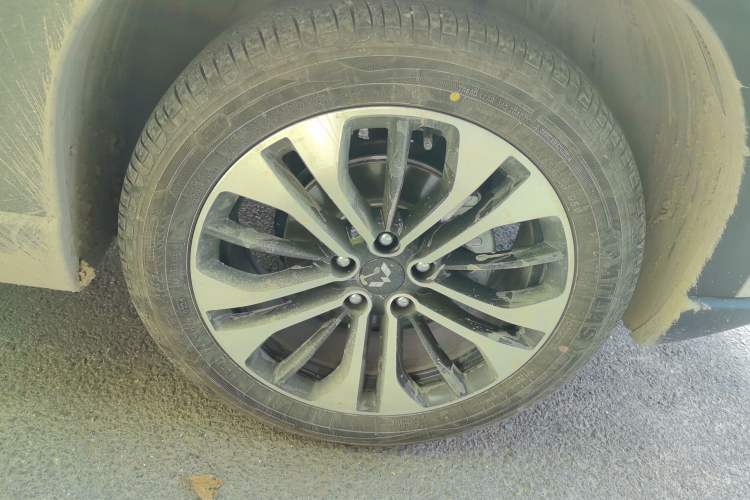 Used Wuling Starlight 560 2026 1.5T CVT Elite Edition Right Front Wheel Hub