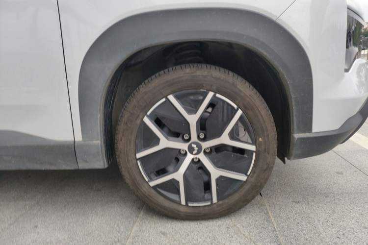 Used Wuling Starlight 560 2026 1.5T 6MT Comfort Edition Right Front Wheel Hub