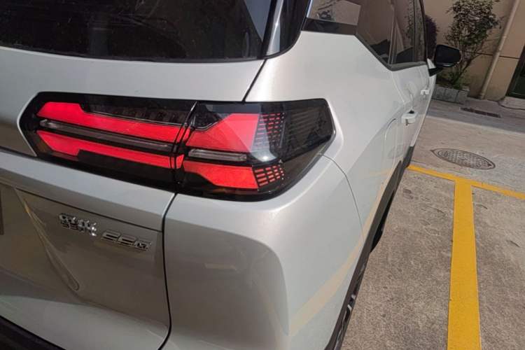 Used Wuling Starlight 560 2026 1.5T CVT Elite Edition Exterior 3