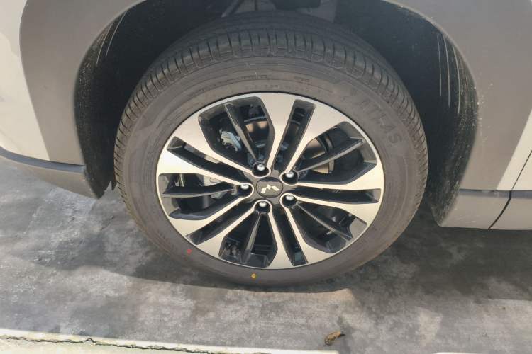 Used Wuling Starlight 560 2026 1.5T CVT Elite Edition Exterior 4