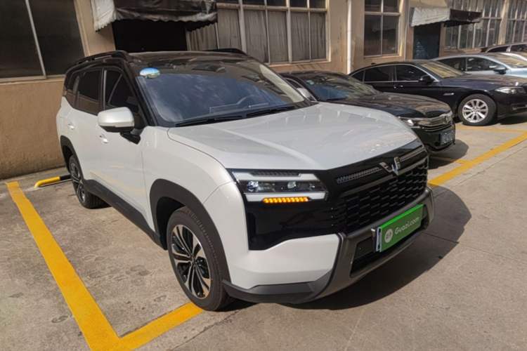 Used Wuling Starlight 560 2026 1.5T CVT Elite Edition Front Right 45 Deg