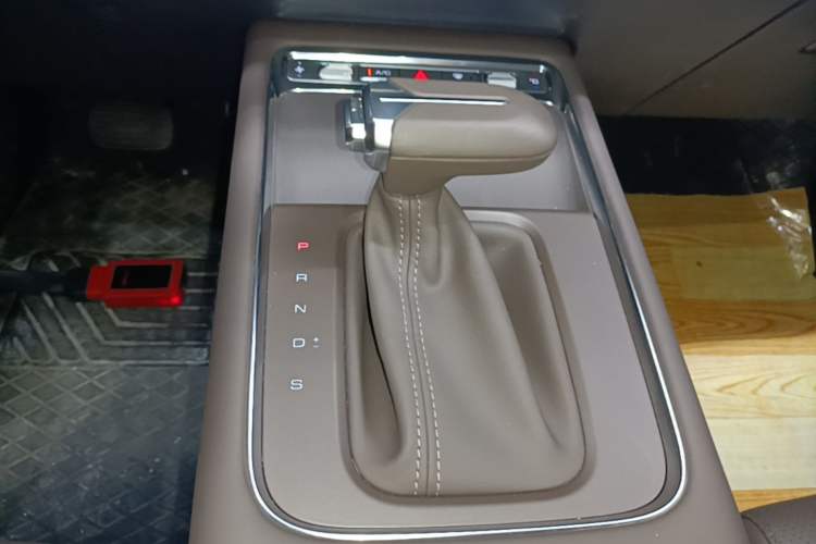 Used Wuling Starlight 560 2026 1.5T CVT Elite Edition Gear Lever