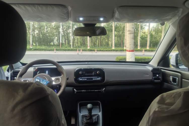 Used Wuling Starlight 560 2026 1.5T 6MT Comfort Edition Interior 4