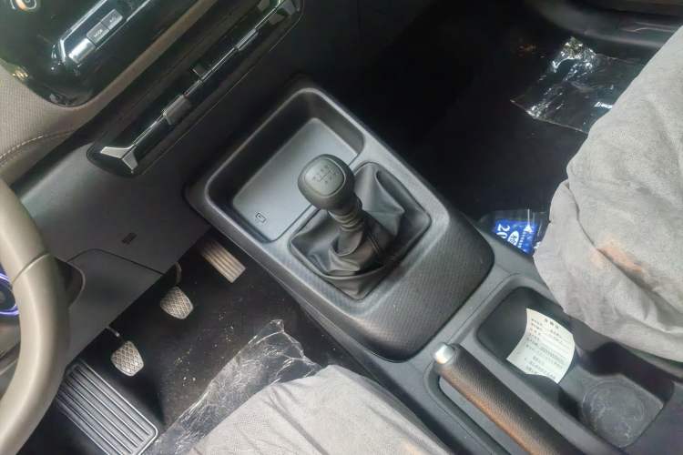 Used Wuling Starlight 560 2026 1.5T 6MT Comfort Edition Interior 5