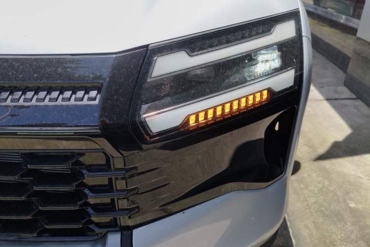 Used Wuling Starlight 560 2026 1.5T CVT Elite Edition Left Front Headlight