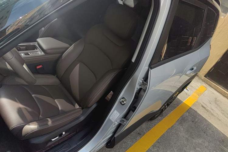 Used Wuling Starlight 560 2026 1.5T CVT Elite Edition Left Front Seat