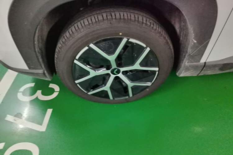 Used Wuling Starlight 560 2026 1.5T 6MT Comfort Edition Left Front Wheel Hub