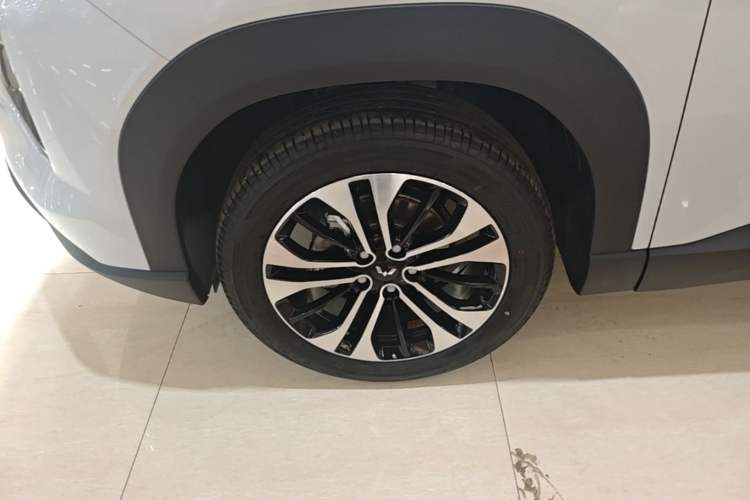 Used Wuling Starlight 560 2026 1.5T CVT Elite Edition Left Front Wheel Hub